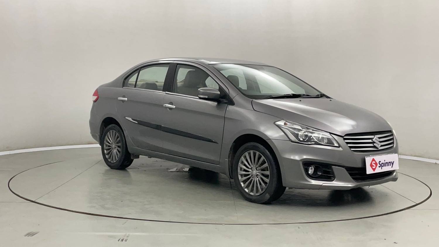 Used 2017 Maruti Suzuki Ciaz Alpha 1.4 MT Petrol Manual exterior RIGHT FRONT CORNER VIEW