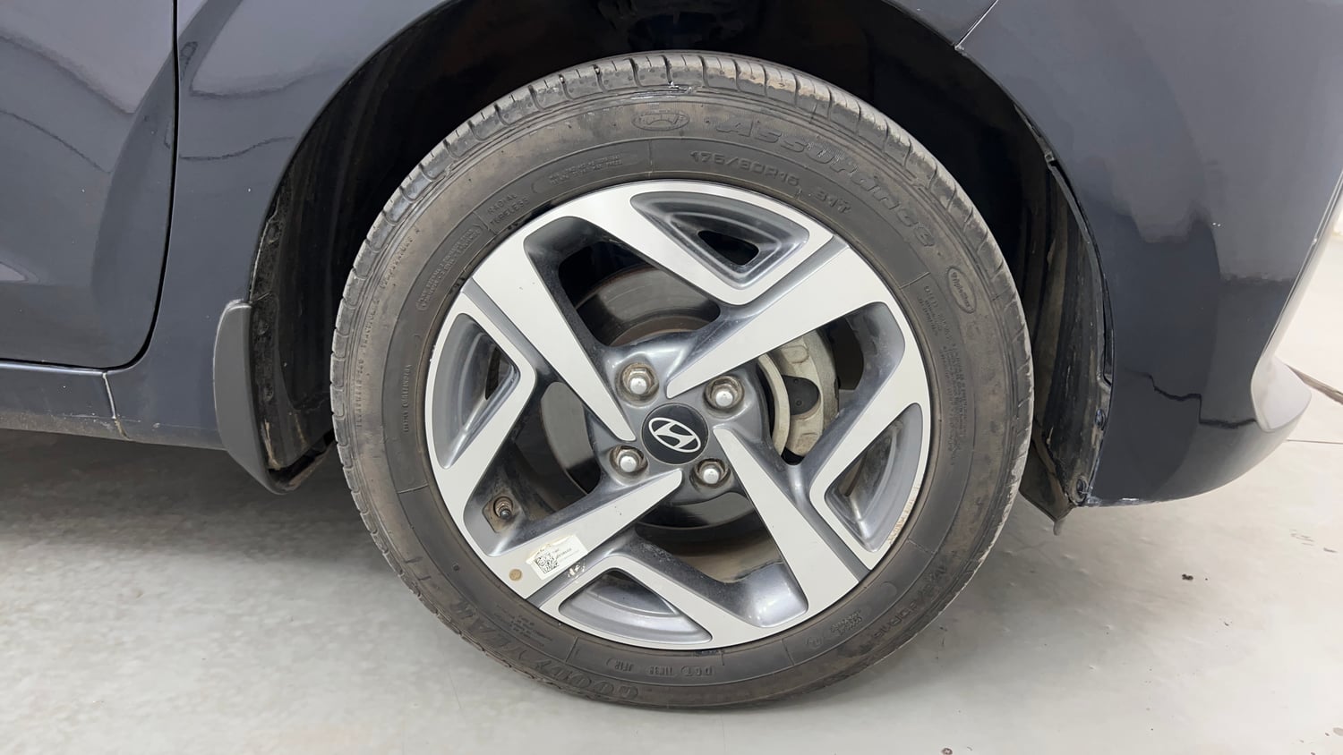 Used 2024 Hyundai Aura SX 1.2 CNG Cng Manual tyres RIGHT FRONT TYRE RIM VIEW