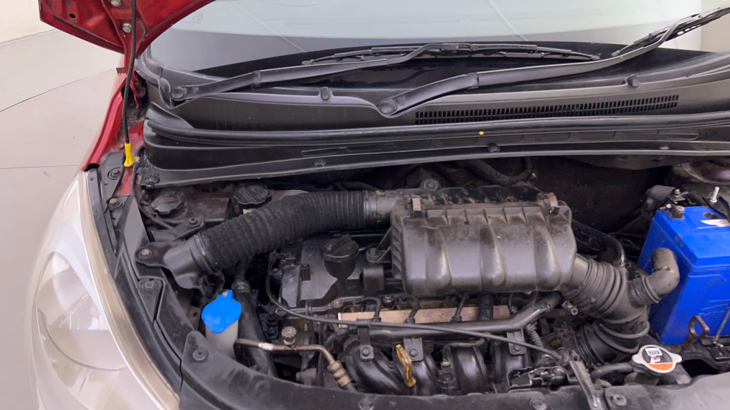 Used 2013 Hyundai i10 Sportz 1.2 AT Kappa2 Petrol Automatic engine ENGINE RIGHT SIDE HINGE & APRON VIEW