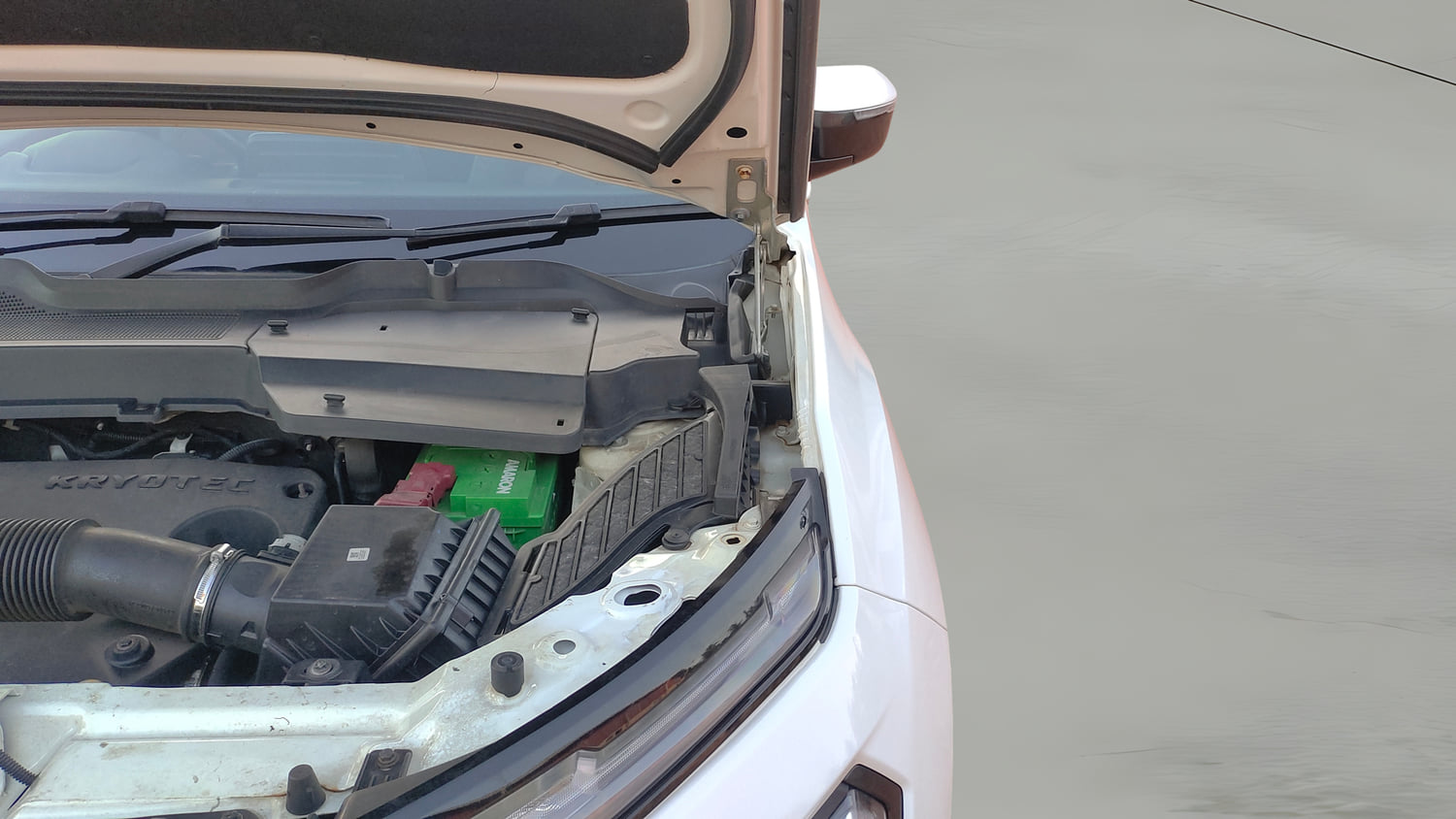 Used 2019 Tata Harrier XZ Diesel Manual engine ENGINE LEFT SIDE HINGE & APRON VIEW