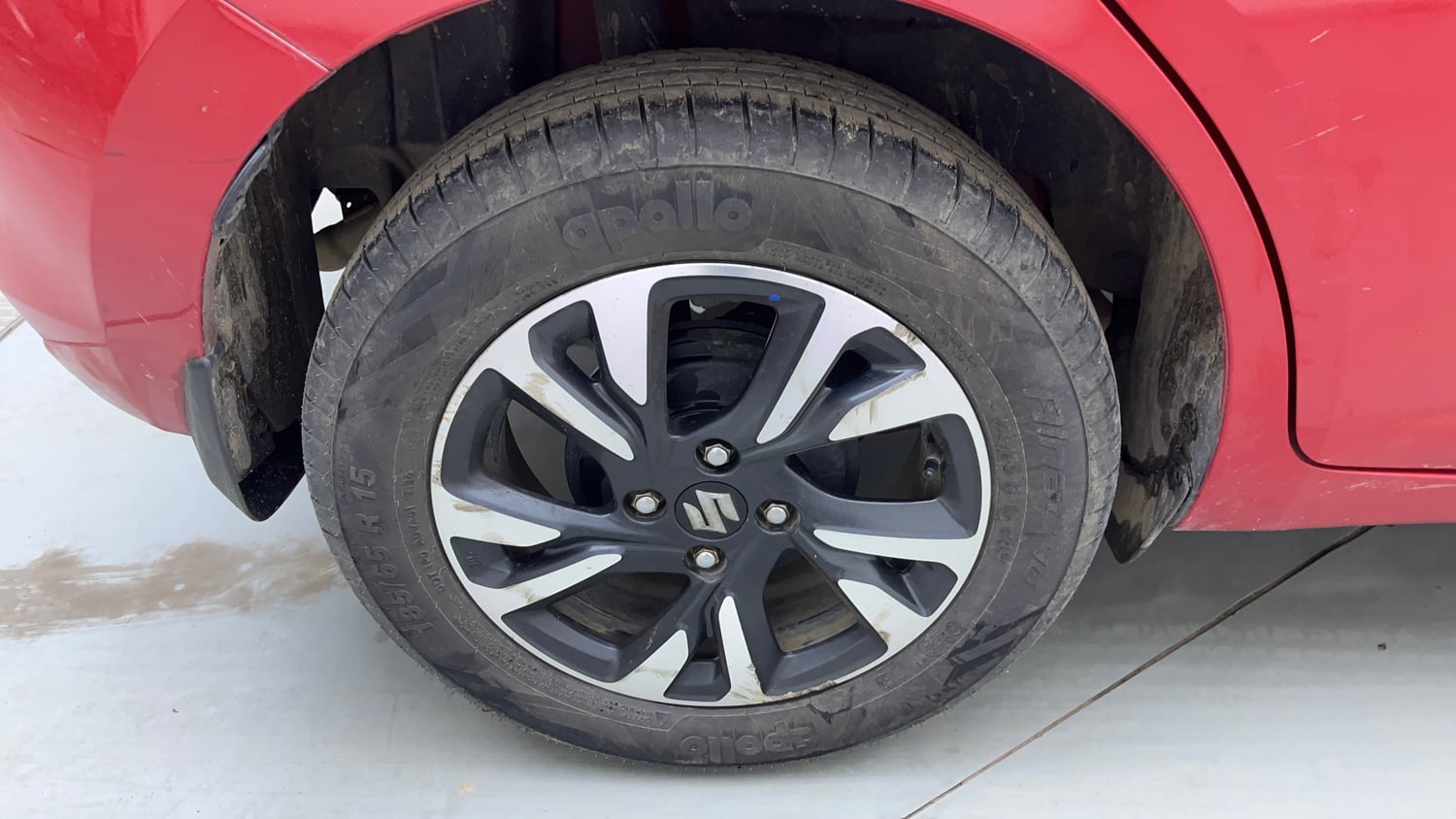 Used 2024 Maruti Suzuki Swift ZXi Plus Dual Tone AMT Petrol Automatic tyres RIGHT REAR TYRE RIM VIEW