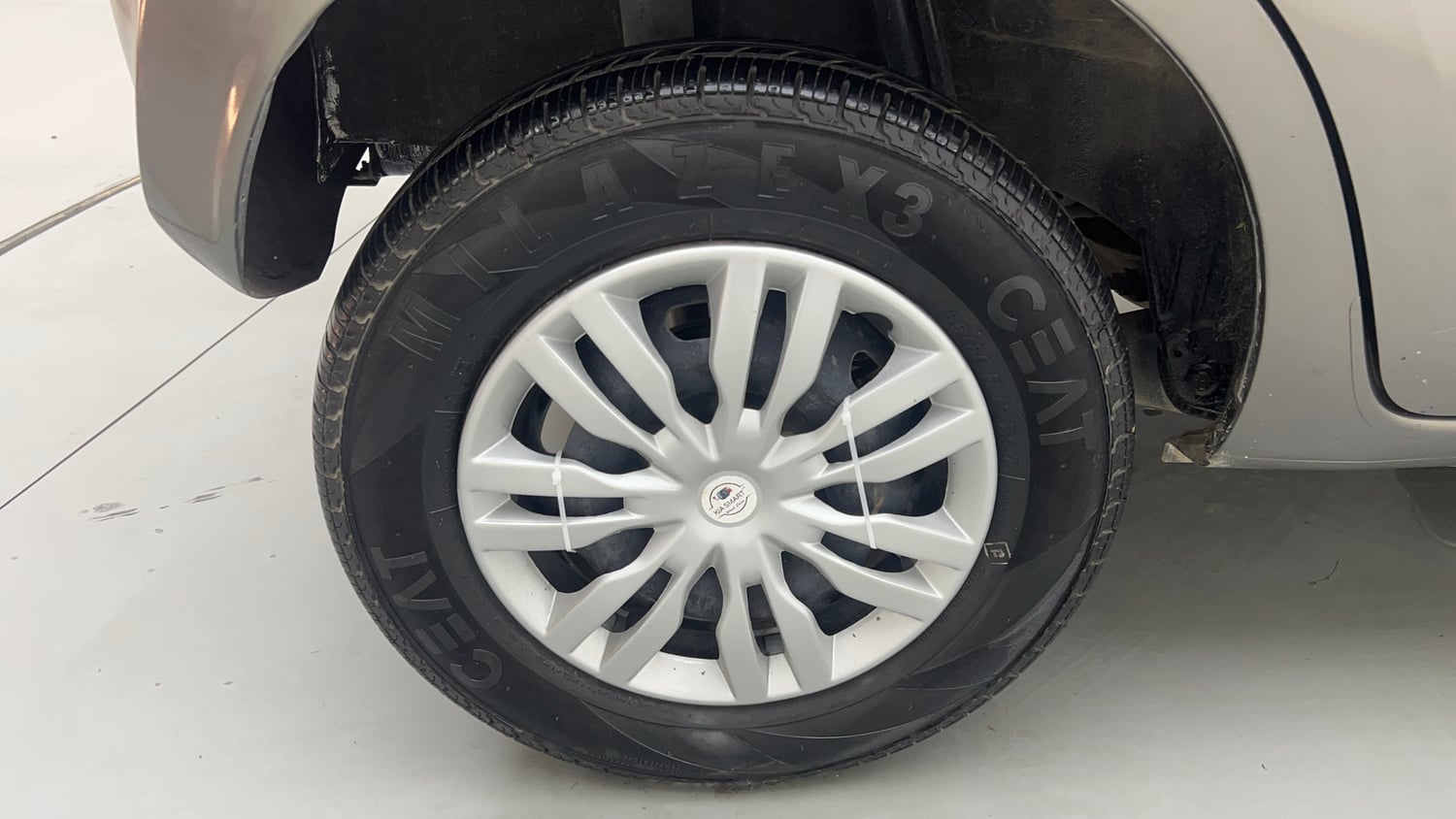 Used 2018 Datsun Redi-GO T (O) Petrol Manual tyres RIGHT REAR TYRE RIM VIEW