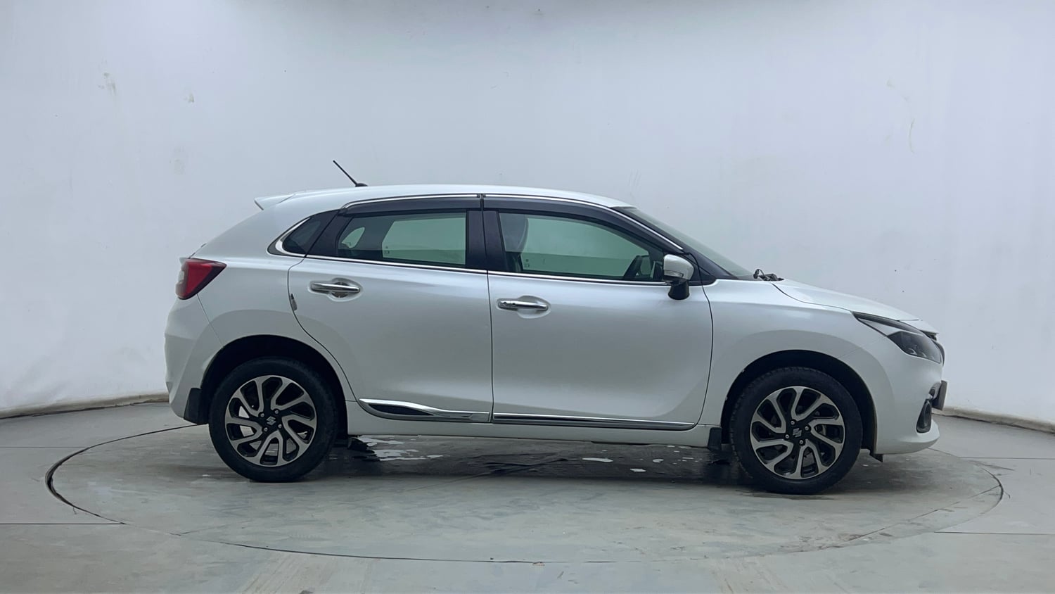 Used 2024 Maruti Suzuki Baleno Alpha MT Petrol Manual exterior RIGHT SIDE VIEW
