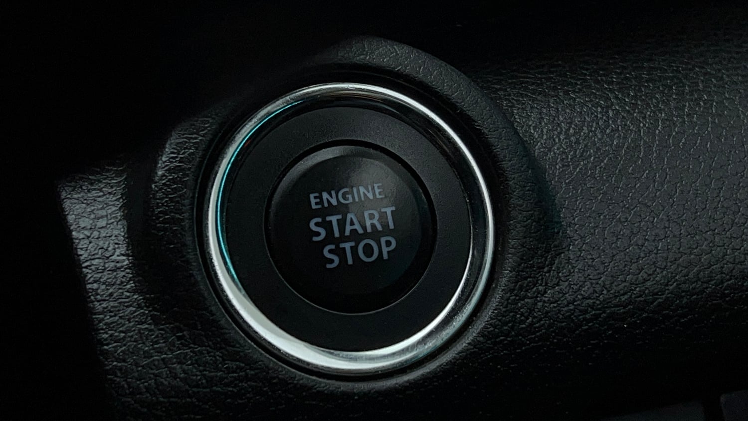 Used 2024 Maruti Suzuki XL6 Zeta MT CNG Cng Manual top_features Keyless start