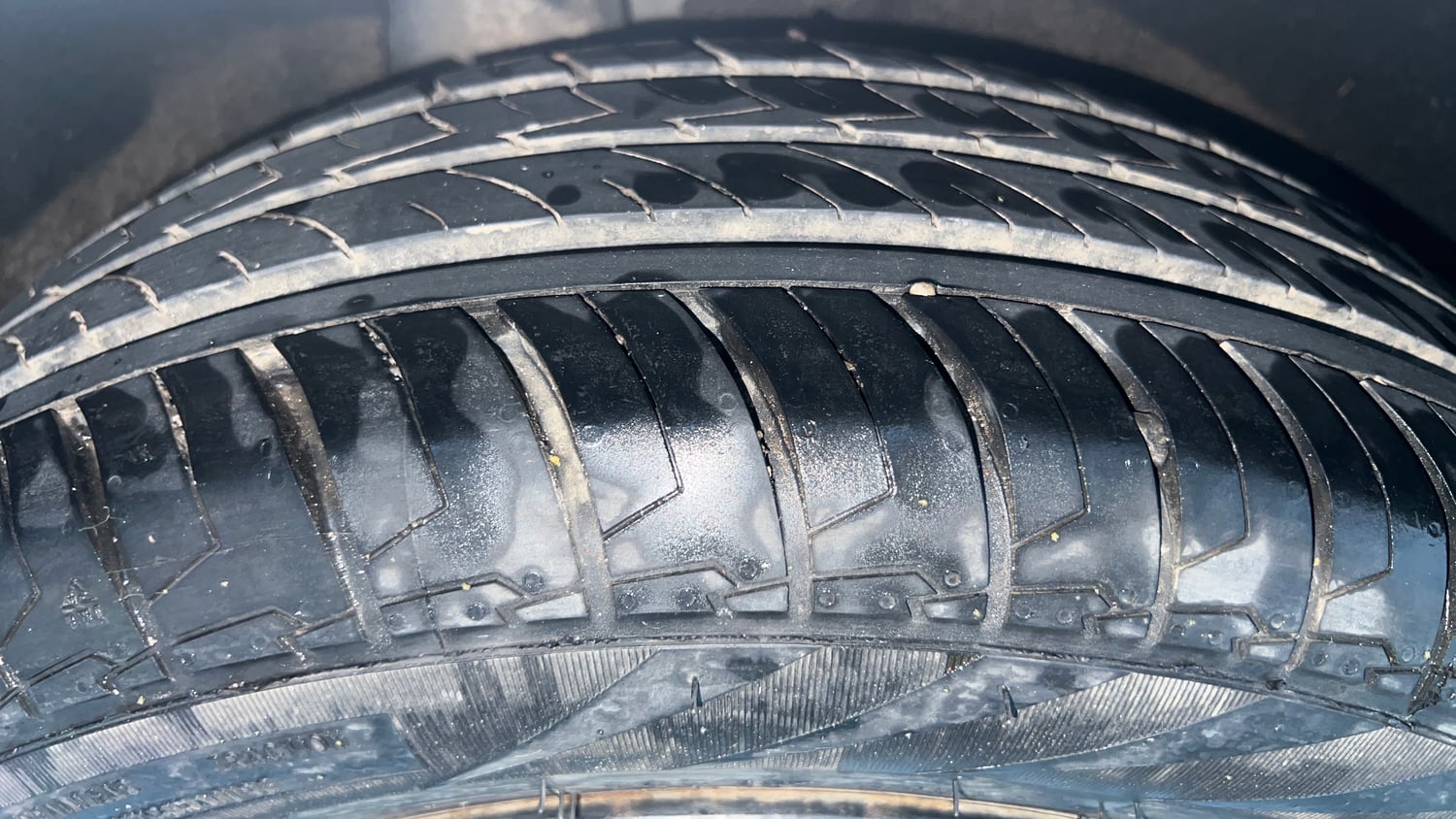 Used 2016 Maruti Suzuki Baleno Delta 1.2 Petrol Manual tyres RIGHT REAR TYRE TREAD VIEW