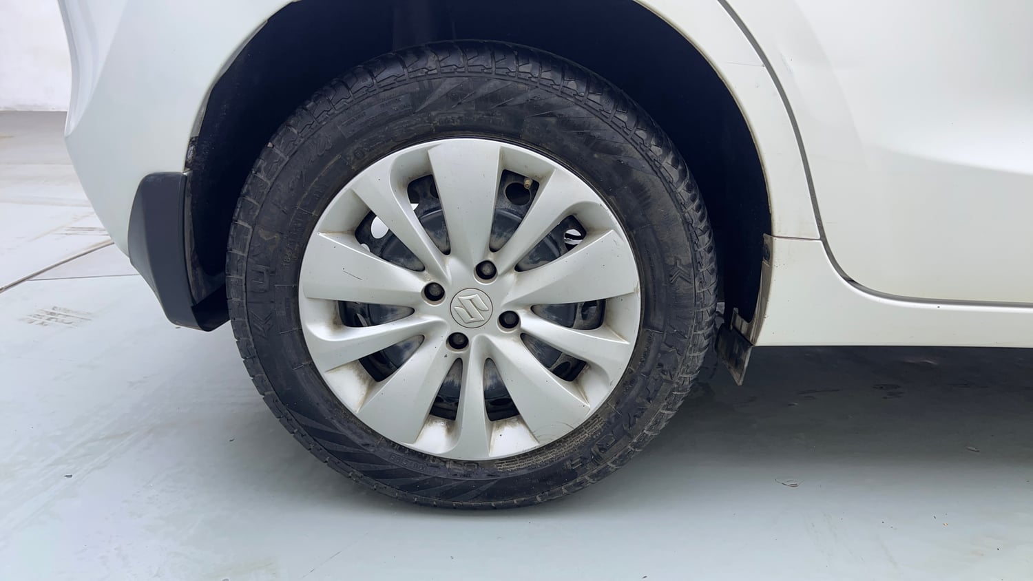 Used 2016 Maruti Suzuki Baleno Delta 1.2 Petrol Manual tyres RIGHT REAR TYRE RIM VIEW