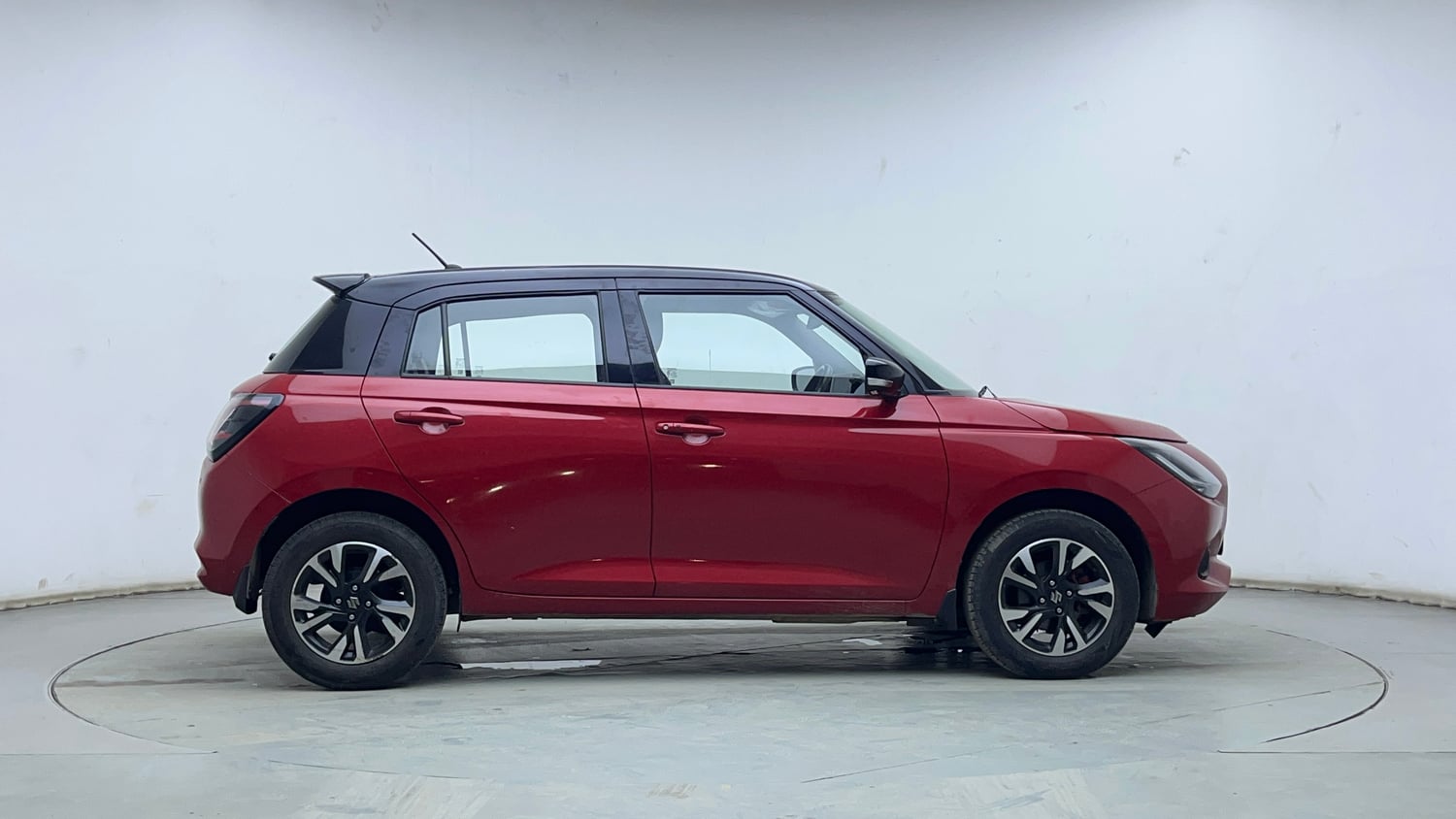 Used 2024 Maruti Suzuki Swift ZXi Plus Dual Tone AMT Petrol Automatic exterior RIGHT SIDE VIEW