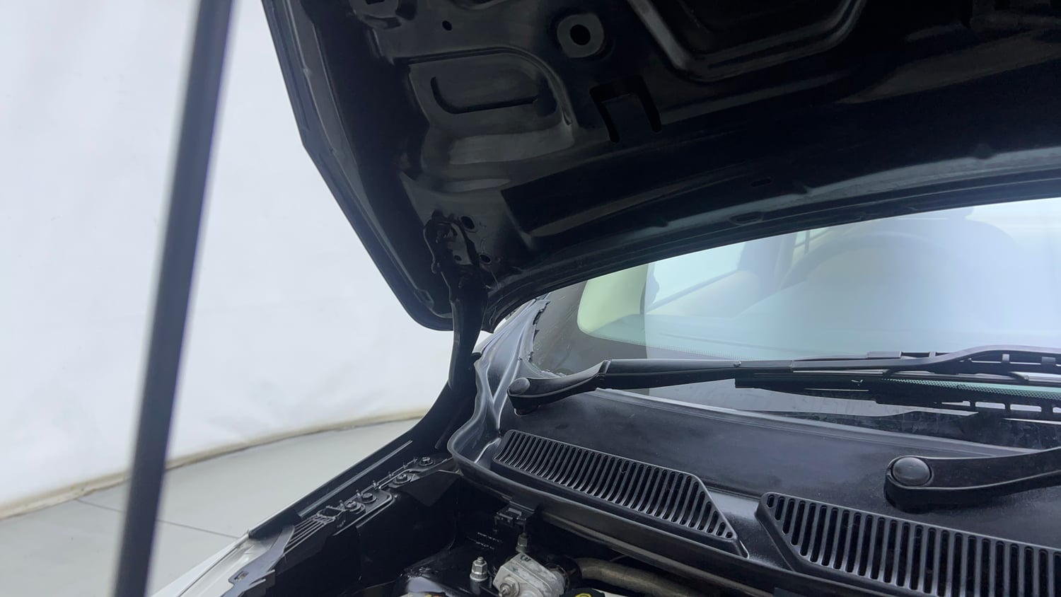 Used 2017 Ford Figo Aspire Titanium 1.2 Ti-VCT Petrol Manual engine ENGINE RIGHT SIDE HINGE & APRON VIEW