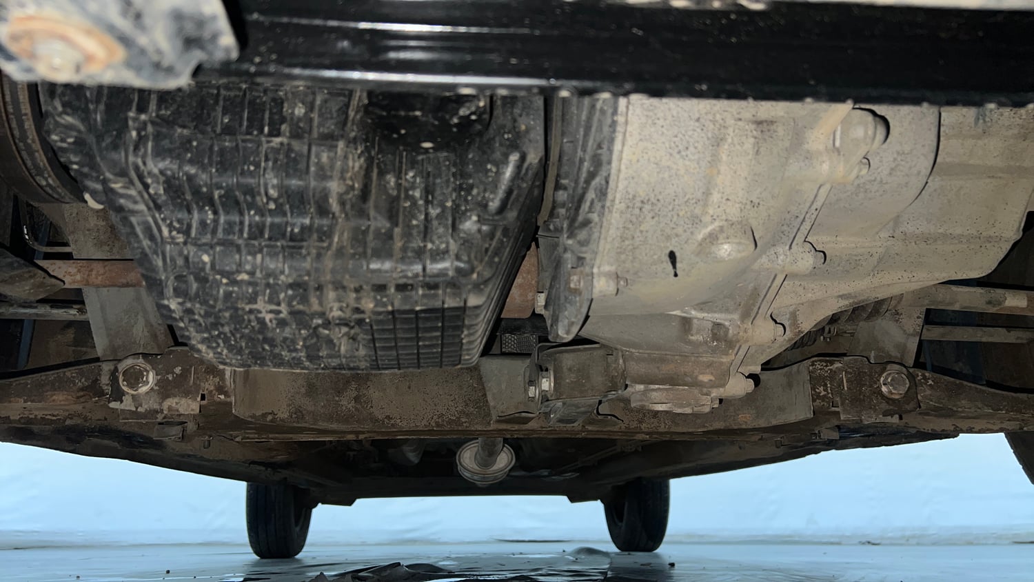 Used 2022 Renault Kwid RXT 1.0 AMT (O) Petrol Automatic extra FRONT LEFT UNDERBODY VIEW