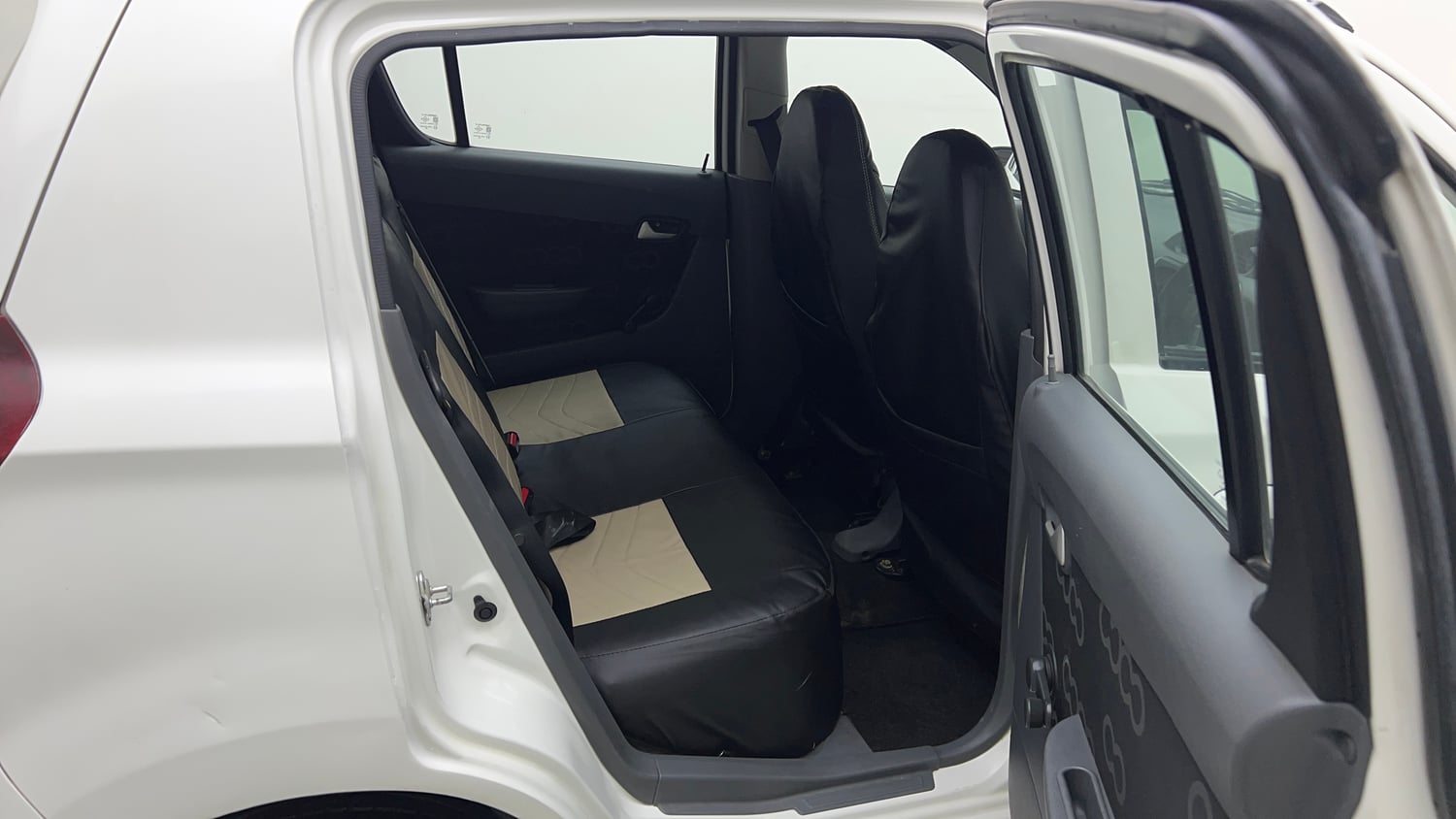 Used 2016 Maruti Suzuki Alto 800 Vxi Petrol Manual interior RIGHT SIDE REAR DOOR CABIN VIEW