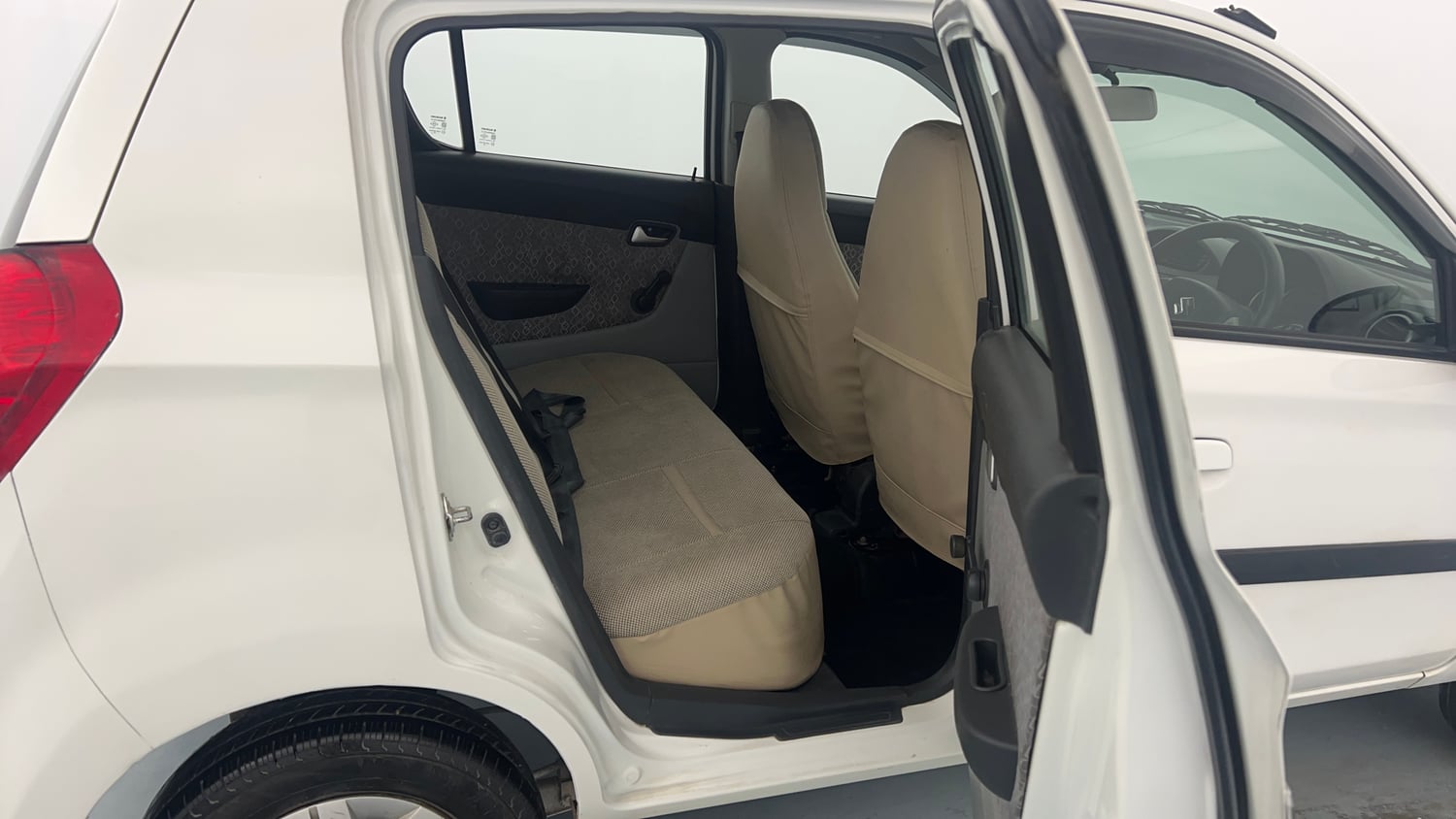Used 2018 Maruti Suzuki Alto 800 VXi Petrol Manual interior RIGHT SIDE REAR DOOR CABIN VIEW