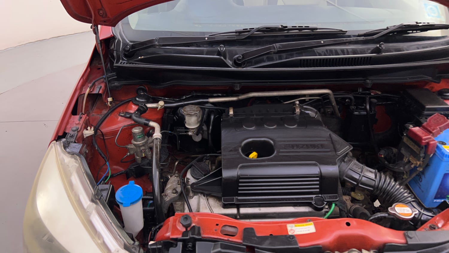 Used 2014 Maruti Suzuki Celerio VXi Petrol Manual engine ENGINE RIGHT SIDE HINGE & APRON VIEW