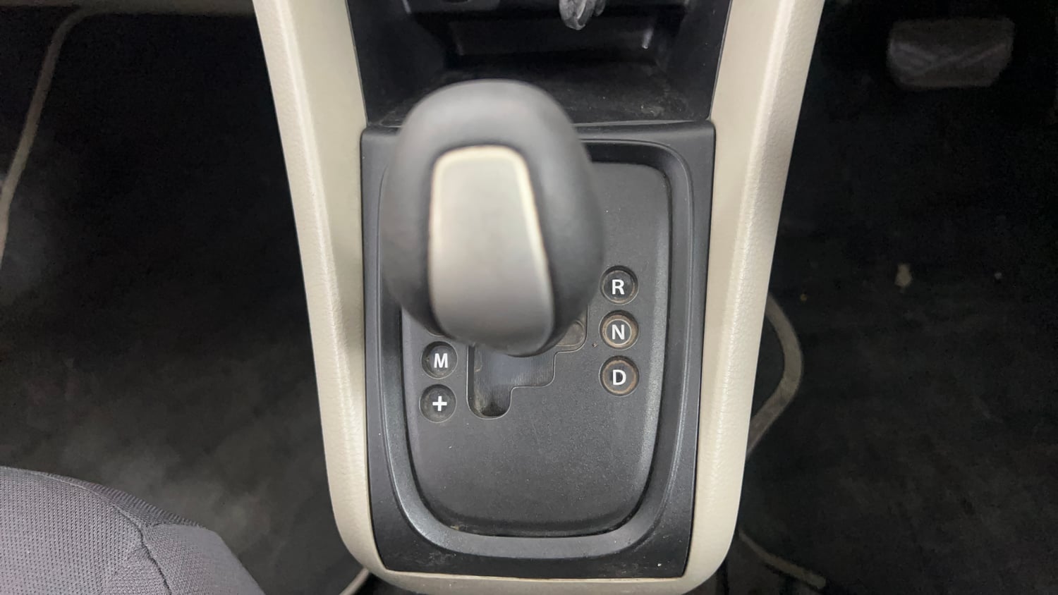 Used 2015 Maruti Suzuki Celerio VXi AMT Petrol Automatic interior GEAR  KNOB VIEW