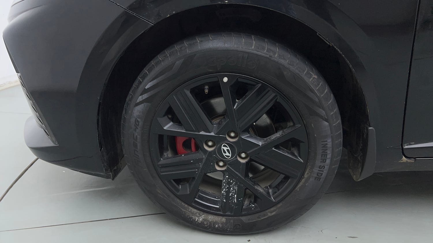 Used 2023 Hyundai Verna SX (O) 1.5 Turbo Petrol DCT Petrol Automatic tyres LEFT FRONT TYRE RIM VIEW