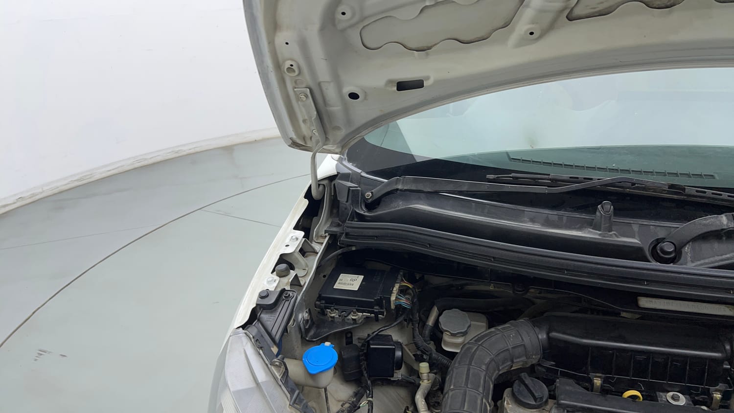 Used 2021 Maruti Suzuki Wagon R LXi (O) 1.0 CNG Cng Manual engine ENGINE RIGHT SIDE HINGE & APRON VIEW