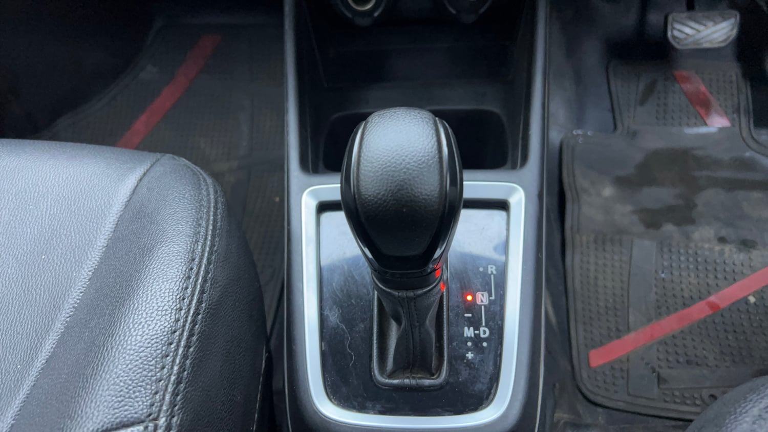 Used 2018 Maruti Suzuki Swift VXi AMT Petrol Automatic interior GEAR  KNOB VIEW