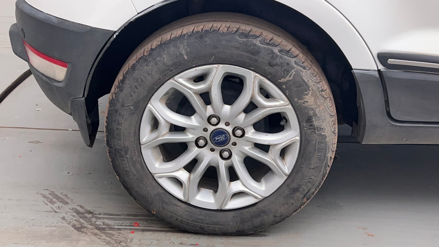 Used 2017 Ford EcoSport Titanium 1.5L TDCi Diesel Manual tyres RIGHT REAR TYRE RIM VIEW