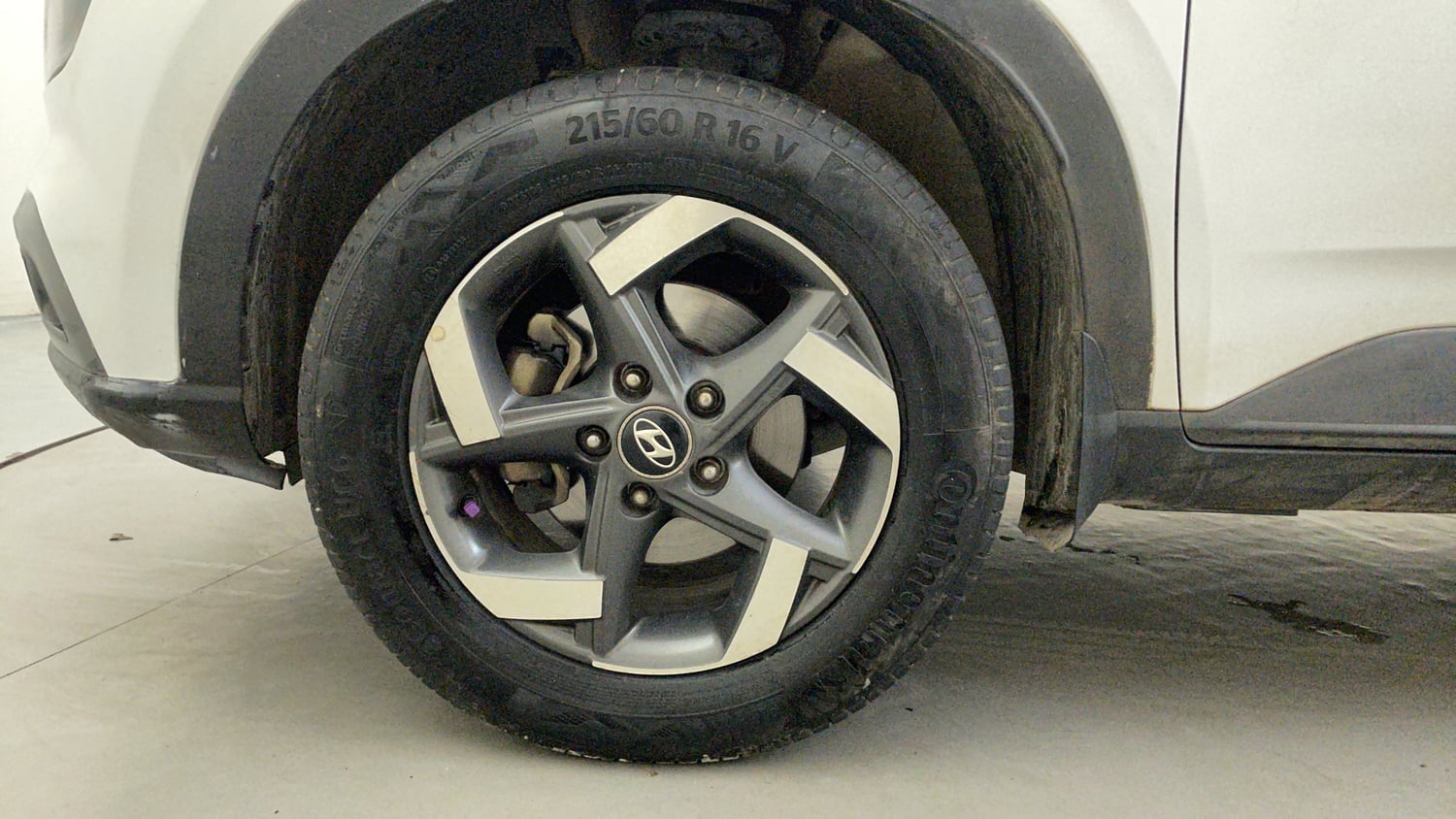 Used 2019 Hyundai Venue SX Plus 1.0 Turbo DCT Petrol Automatic tyres LEFT FRONT TYRE RIM VIEW