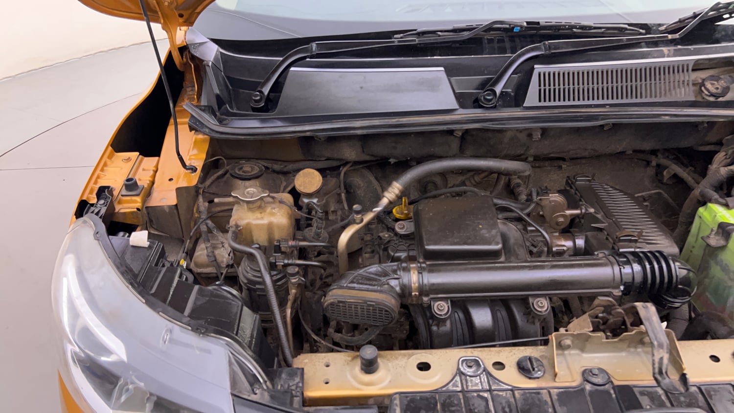 Used 2022 Renault Triber RXZ EASY-R AMT Petrol Automatic engine ENGINE RIGHT SIDE HINGE & APRON VIEW