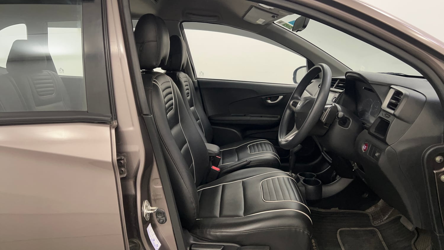Used 2017 Honda BR-V V CVT Petrol Petrol Automatic interior RIGHT SIDE FRONT DOOR CABIN VIEW