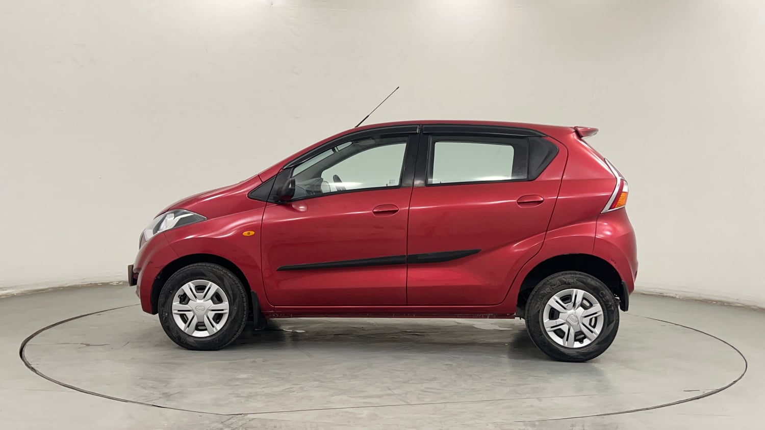 Used 2018 Datsun Redi-GO T(O) 1.0 Petrol Manual exterior LEFT SIDE VIEW