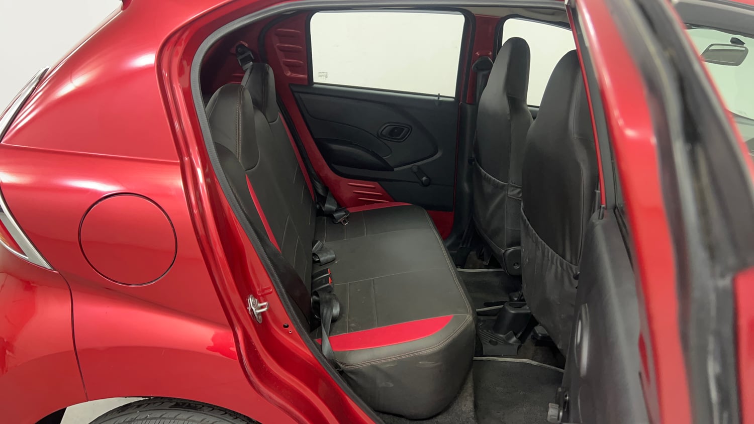 Used 2018 Datsun Redi-GO T(O) 1.0 Petrol Manual interior RIGHT SIDE REAR DOOR CABIN VIEW