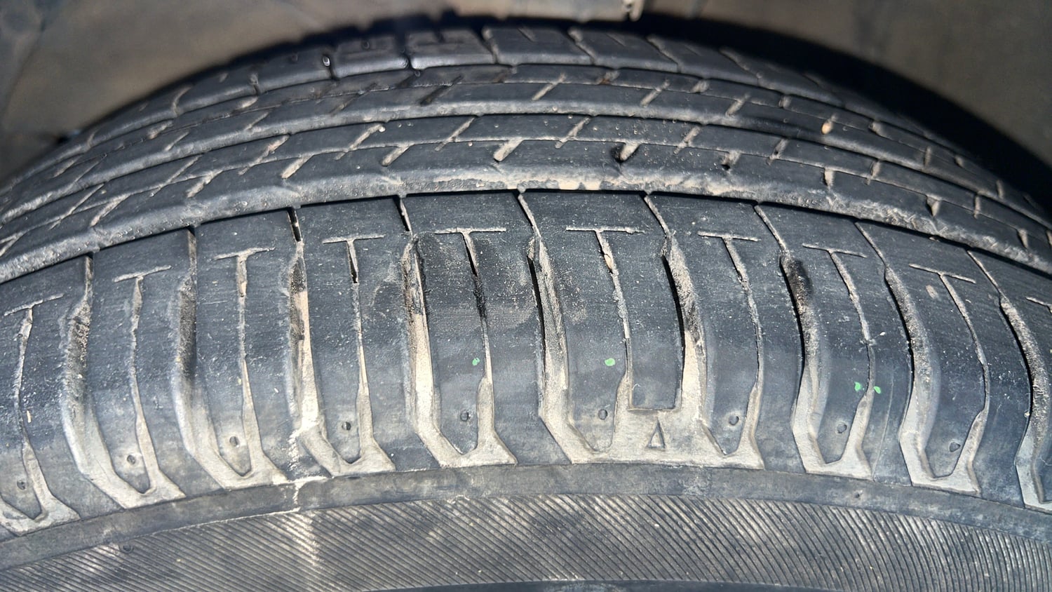 Used 2021 Maruti Suzuki Ertiga VXi CNG Cng Manual tyres LEFT FRONT TYRE TREAD VIEW