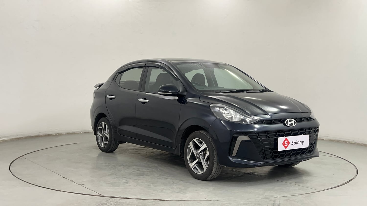 Used 2024 Hyundai Aura SX 1.2 CNG Cng Manual exterior RIGHT FRONT CORNER VIEW