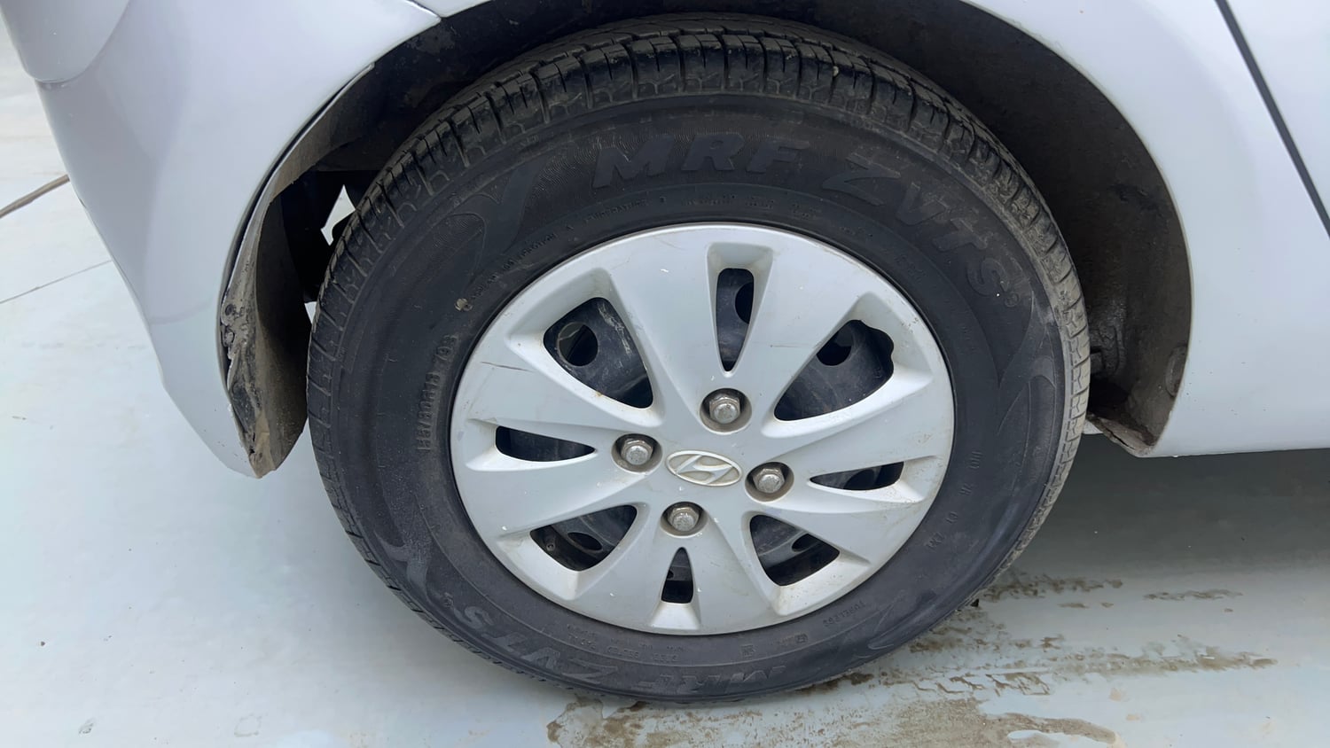 Used 2012 Hyundai i10 Sportz 1.2 Kappa2 Petrol Manual tyres RIGHT REAR TYRE RIM VIEW