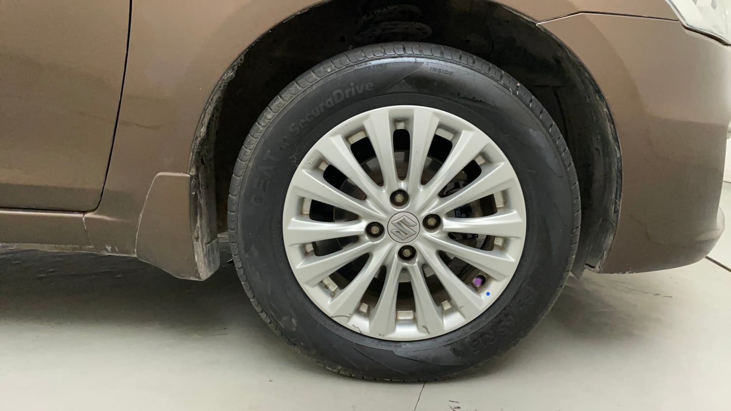 Used 2018 Maruti Suzuki Ciaz Zeta 1.4 AT Petrol Automatic tyres RIGHT FRONT TYRE RIM VIEW