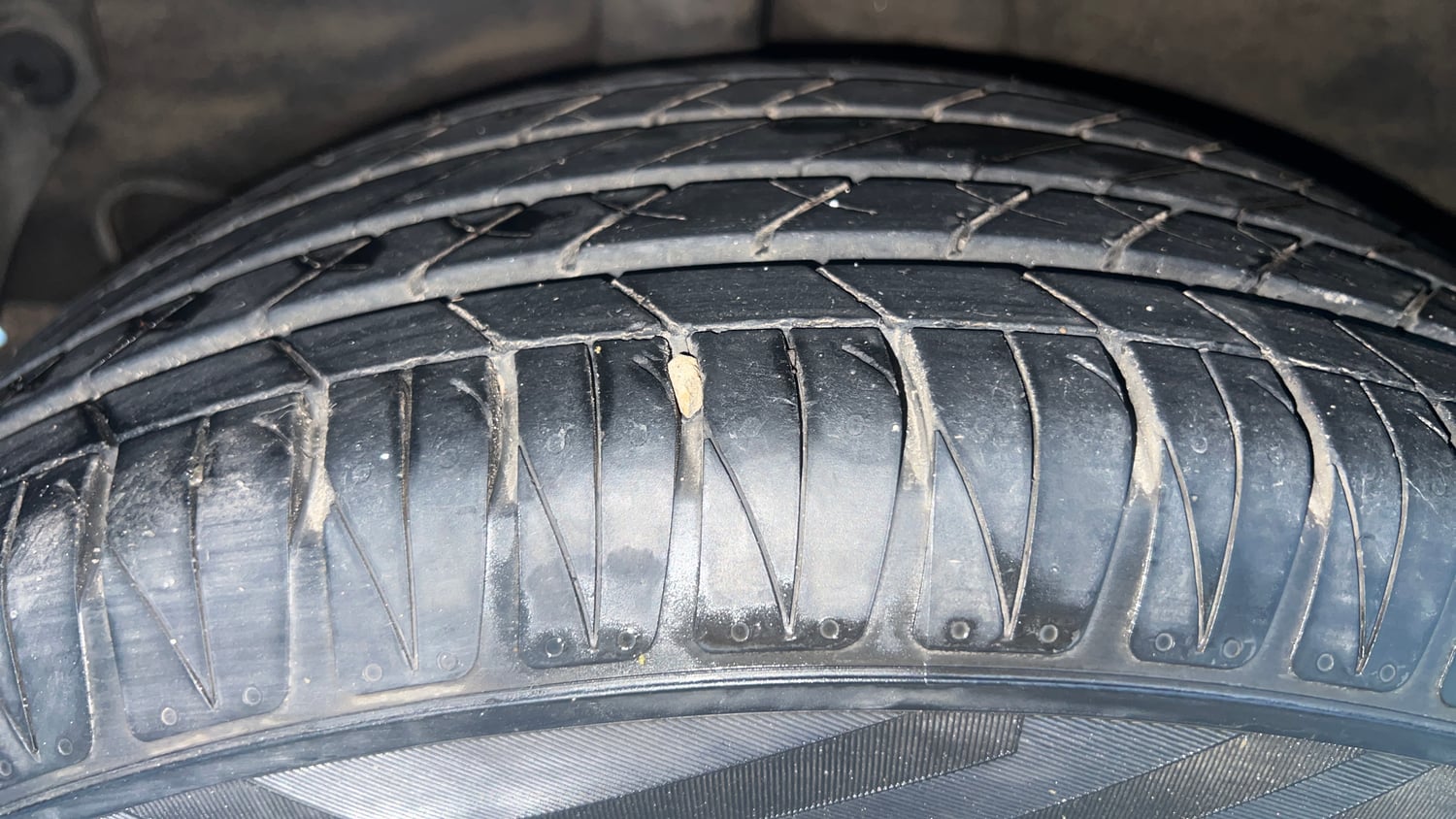 Used 2020 Kia Sonet GTX Plus 1.5 AT Diesel Automatic tyres RIGHT REAR TYRE TREAD VIEW