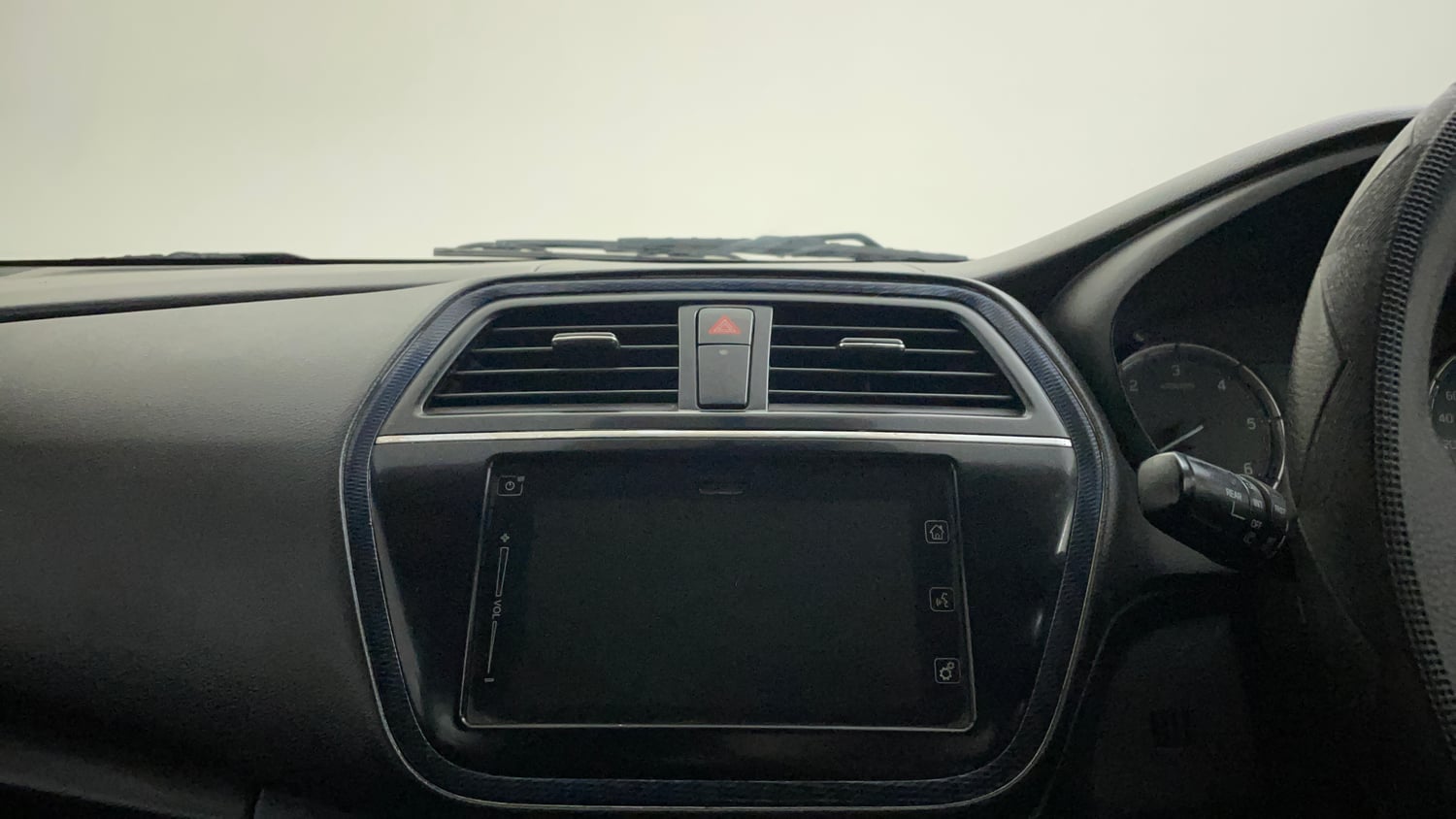 Used 2018 Maruti Suzuki S-Cross Zeta 1.3 Diesel Manual top_features Touch screen infotainment system