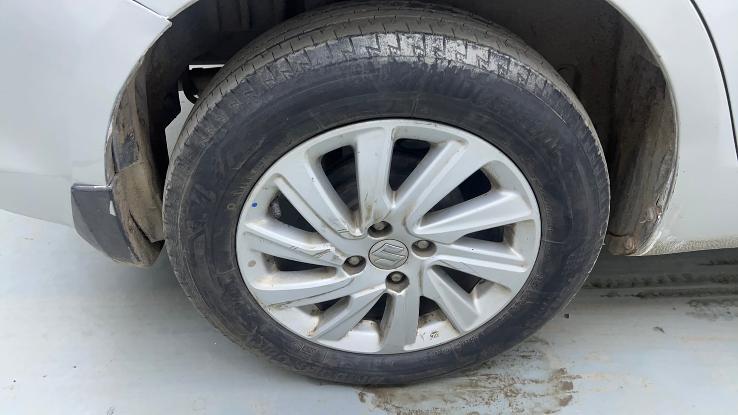 Used 2015 Maruti Suzuki Swift Dzire ZXI Petrol Manual tyres RIGHT REAR TYRE RIM VIEW