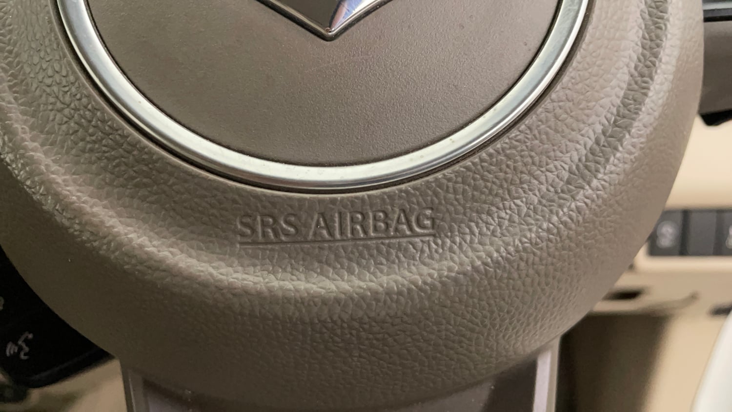 Used 2022 Maruti Suzuki Ertiga ZXi AT Petrol Automatic top_features Airbags