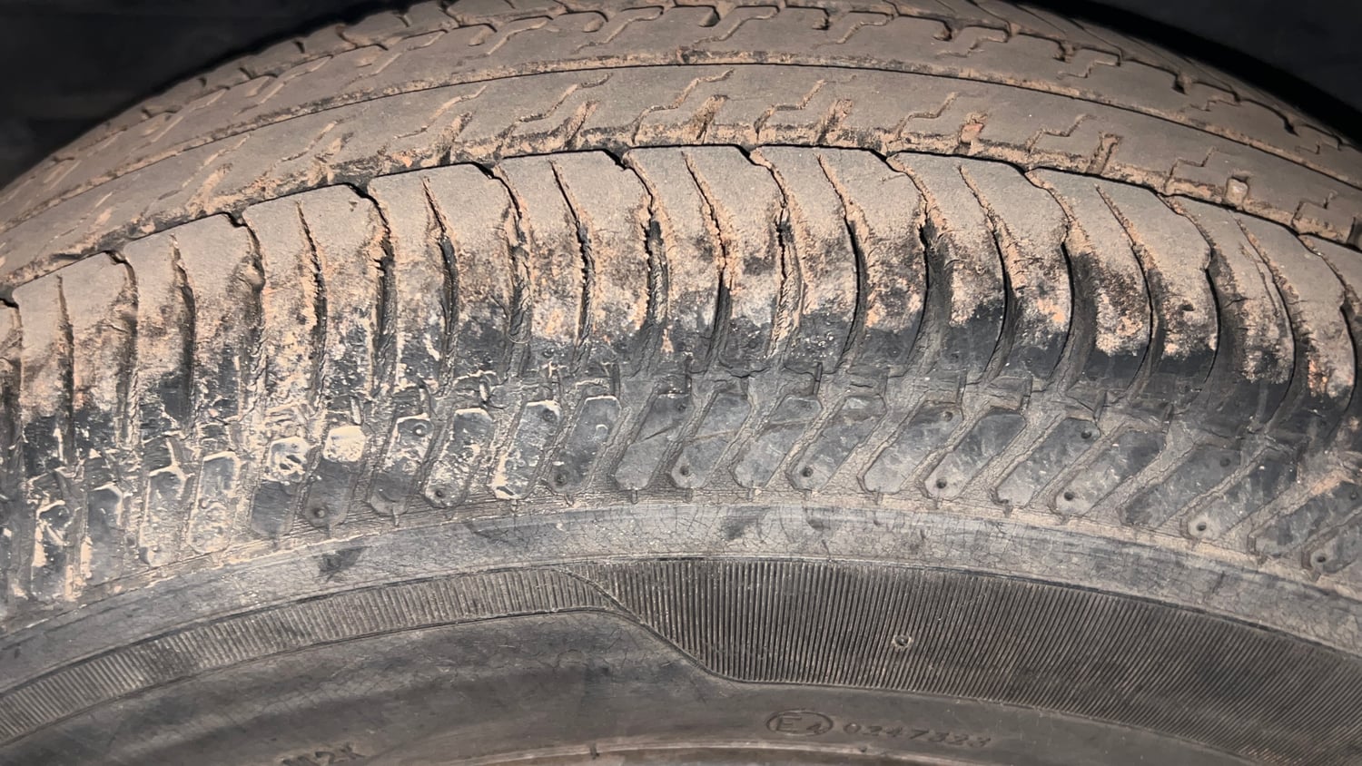 Used 2012 Maruti Suzuki Swift VXi Petrol Manual tyres RIGHT REAR TYRE TREAD VIEW