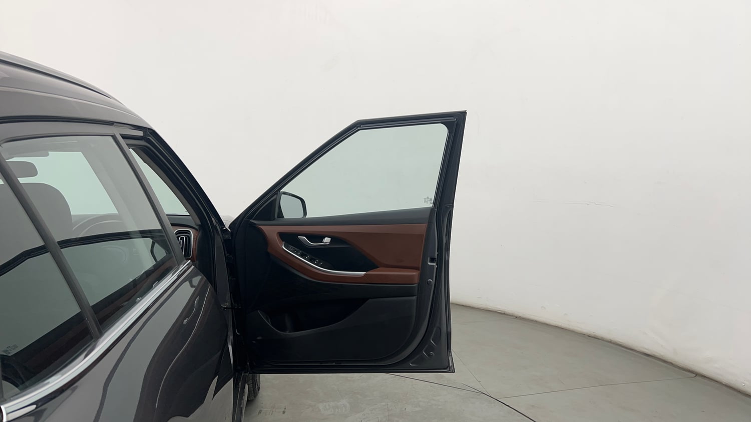 Used 2022 Hyundai Alcazar Prestige 7 STR 2.0 Petrol Petrol Manual interior RIGHT FRONT DOOR OPEN VIEW