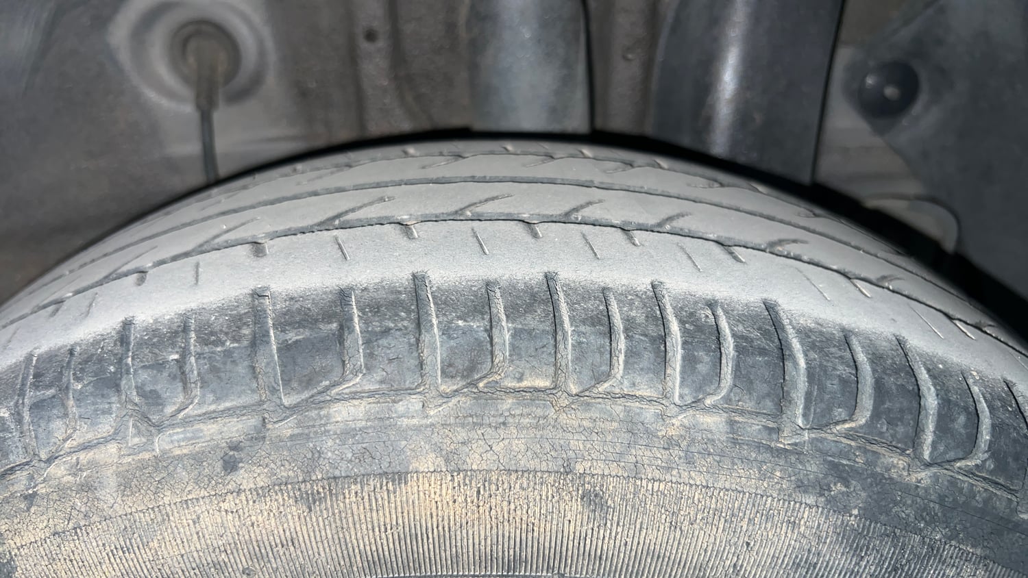 Used 2018 Hyundai Elite i20 Sportz 1.2 Petrol Manual tyres LEFT REAR TYRE TREAD VIEW