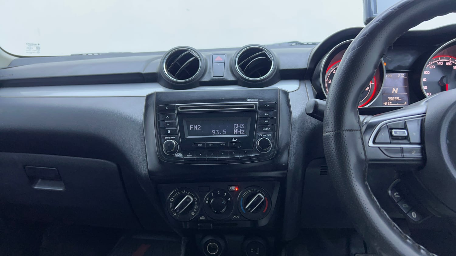 Used 2018 Maruti Suzuki Swift VXi AMT Petrol Automatic interior MUSIC SYSTEM & AC CONTROL VIEW