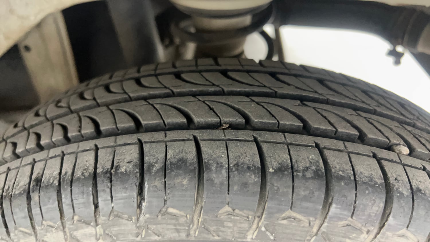 Used 2016 Maruti Suzuki Alto 800 VXi Petrol Manual tyres LEFT REAR TYRE TREAD VIEW