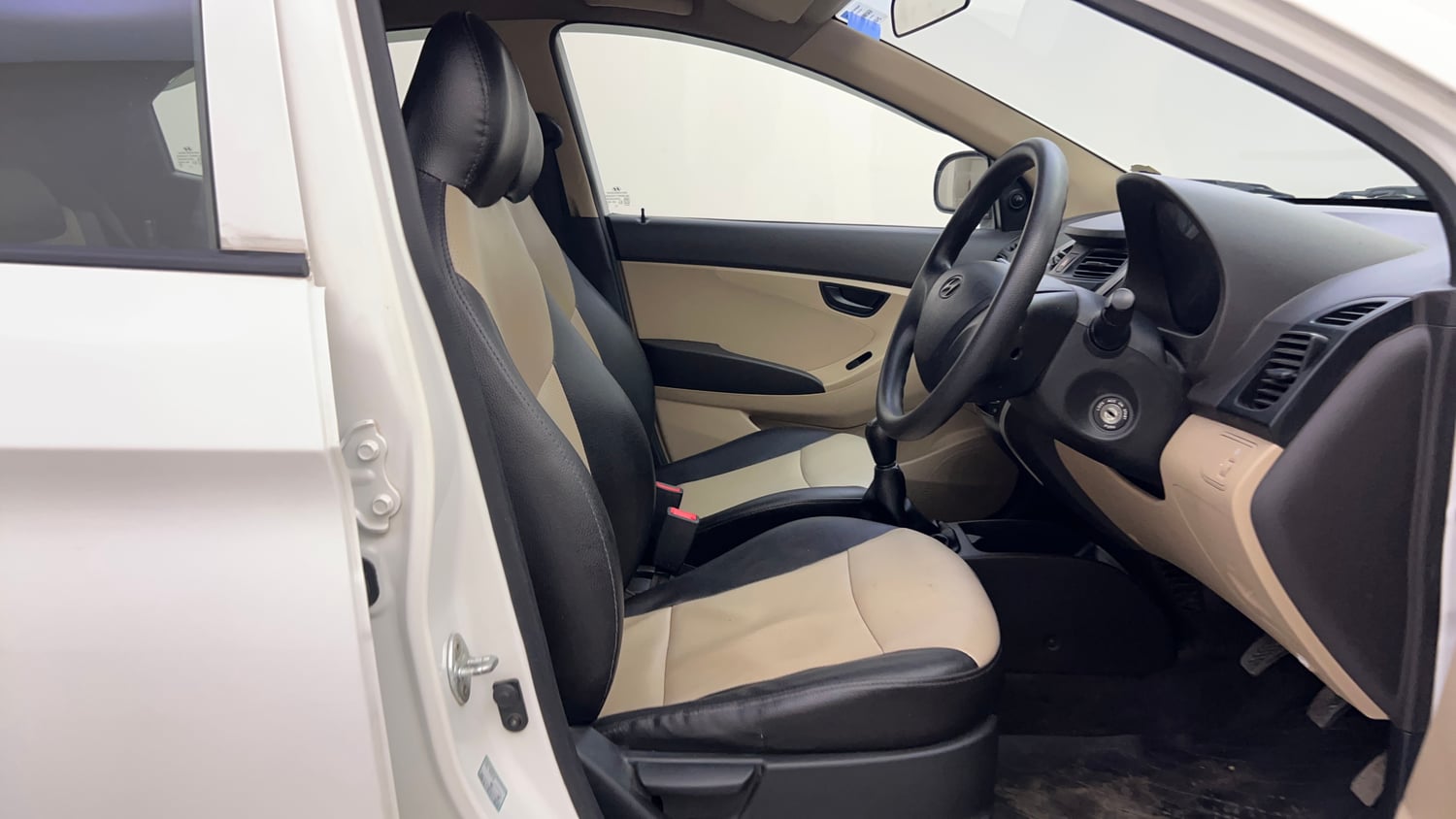 Used 2017 Hyundai Eon Era + Petrol Manual interior RIGHT SIDE FRONT DOOR CABIN VIEW