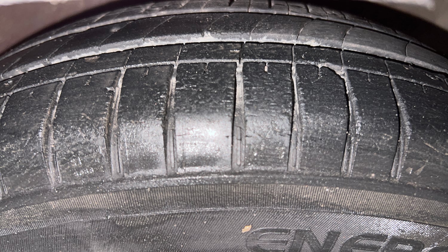 Used 2013 Hyundai i10 Sportz 1.2 AT Kappa2 Petrol Automatic tyres RIGHT FRONT TYRE TREAD VIEW