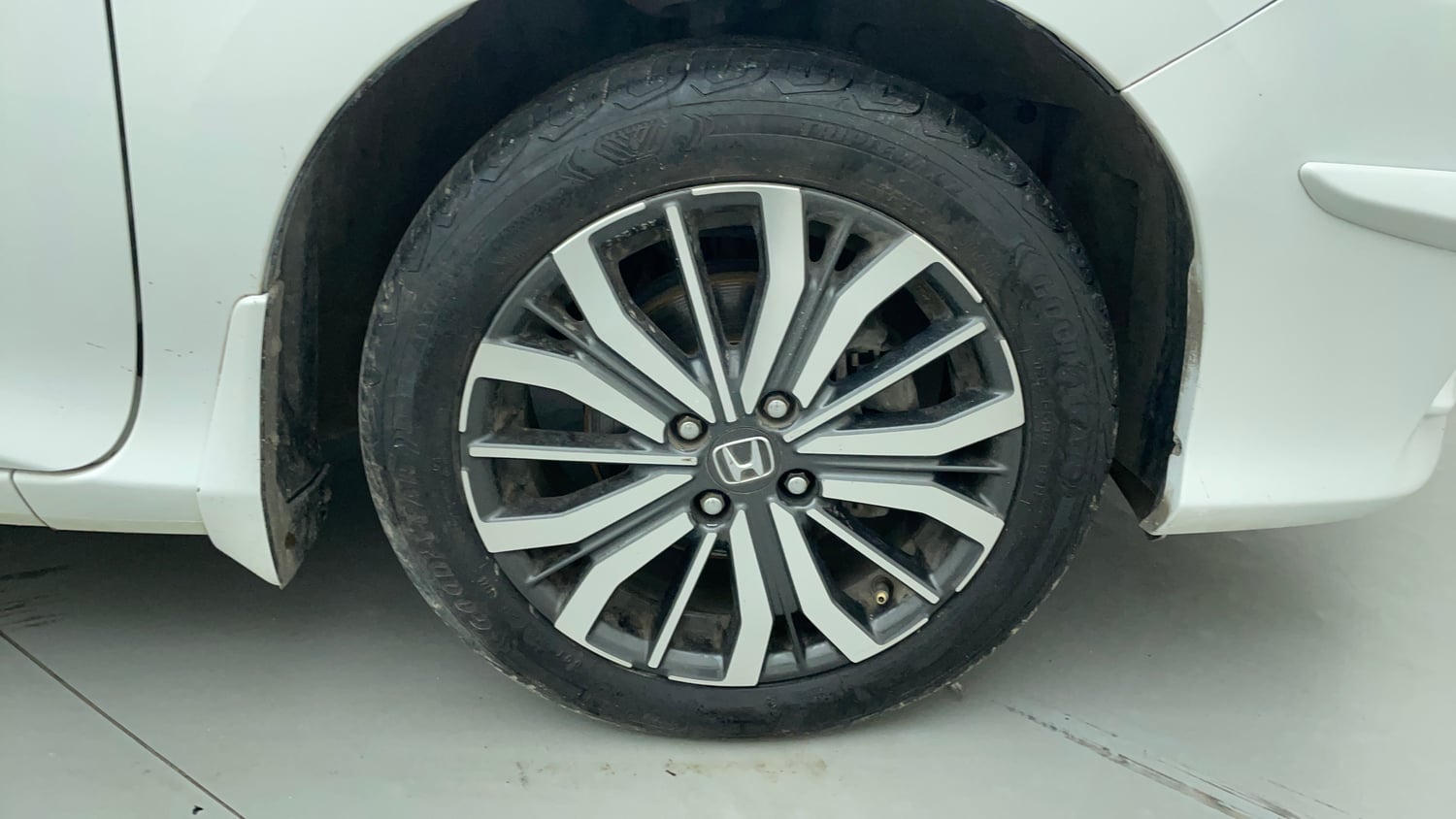 Used 2019 Honda City ZX Petrol Petrol Manual tyres RIGHT FRONT TYRE RIM VIEW