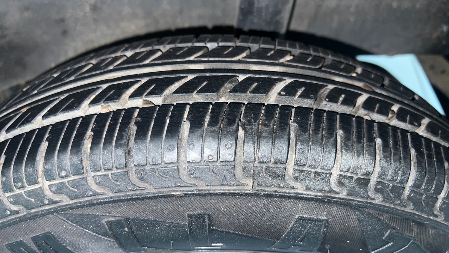 Used 2018 Datsun Redi-GO T (O) Petrol Manual tyres LEFT REAR TYRE TREAD VIEW