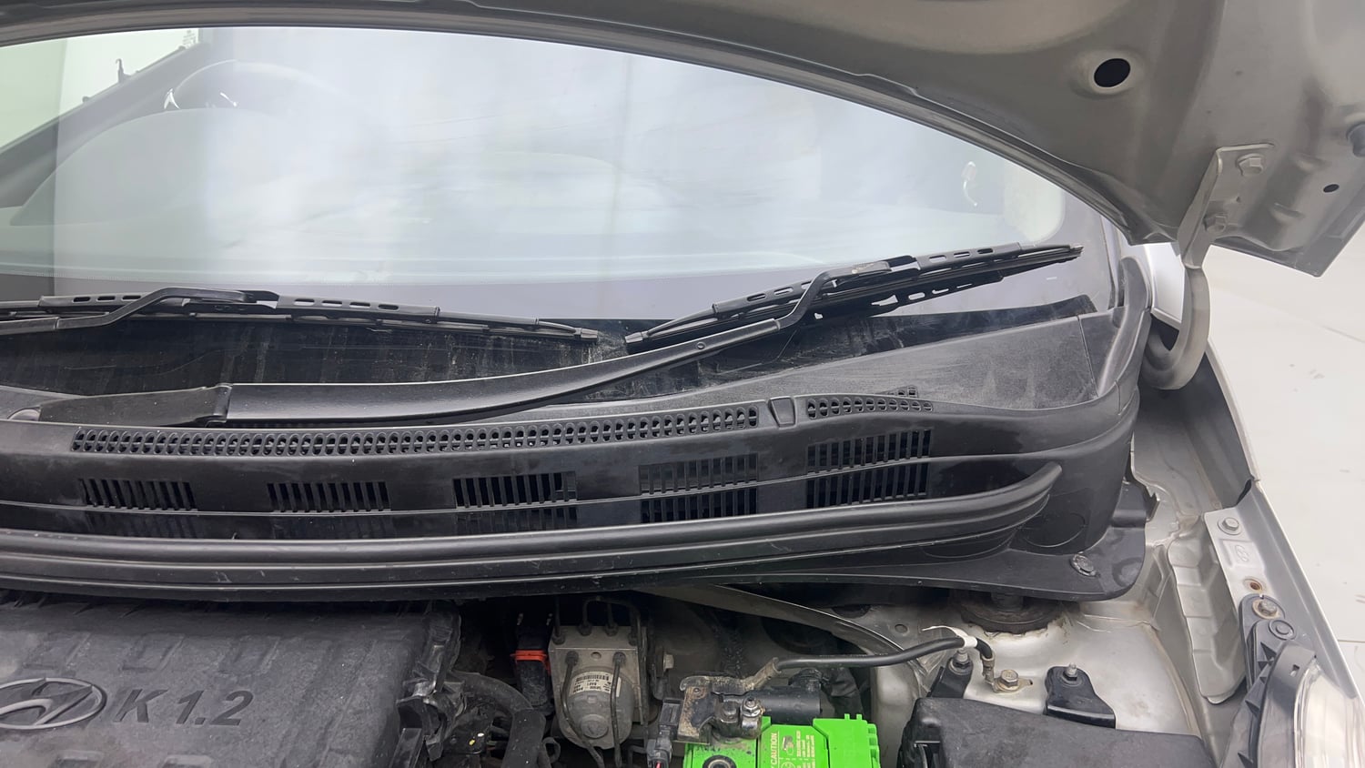 Used 2019 Hyundai Grand i10 Sportz 1.2 Kappa VTVT Petrol Manual engine ENGINE LEFT SIDE HINGE & APRON VIEW