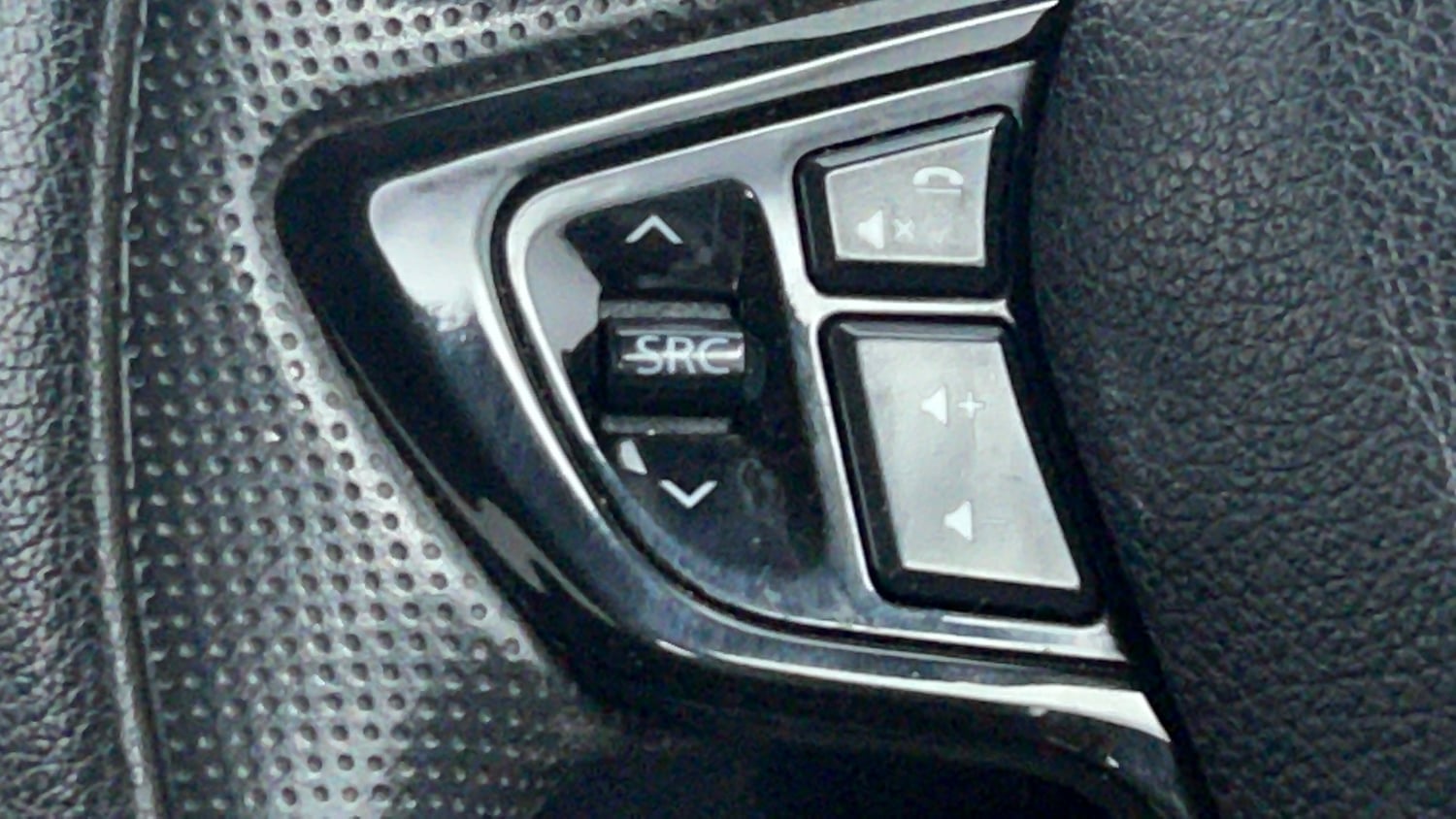 Used 2019 Tata Tiago Revotron XZ w/o Alloy Petrol Manual top_features Steering mounted controls