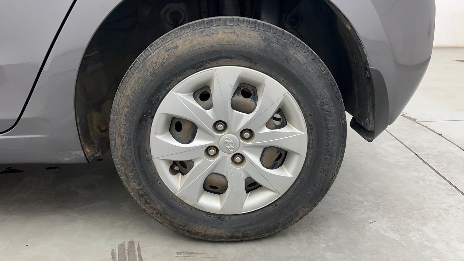 Used 2018 Hyundai Elite i20 Sportz 1.2 Petrol Manual tyres LEFT REAR TYRE RIM VIEW