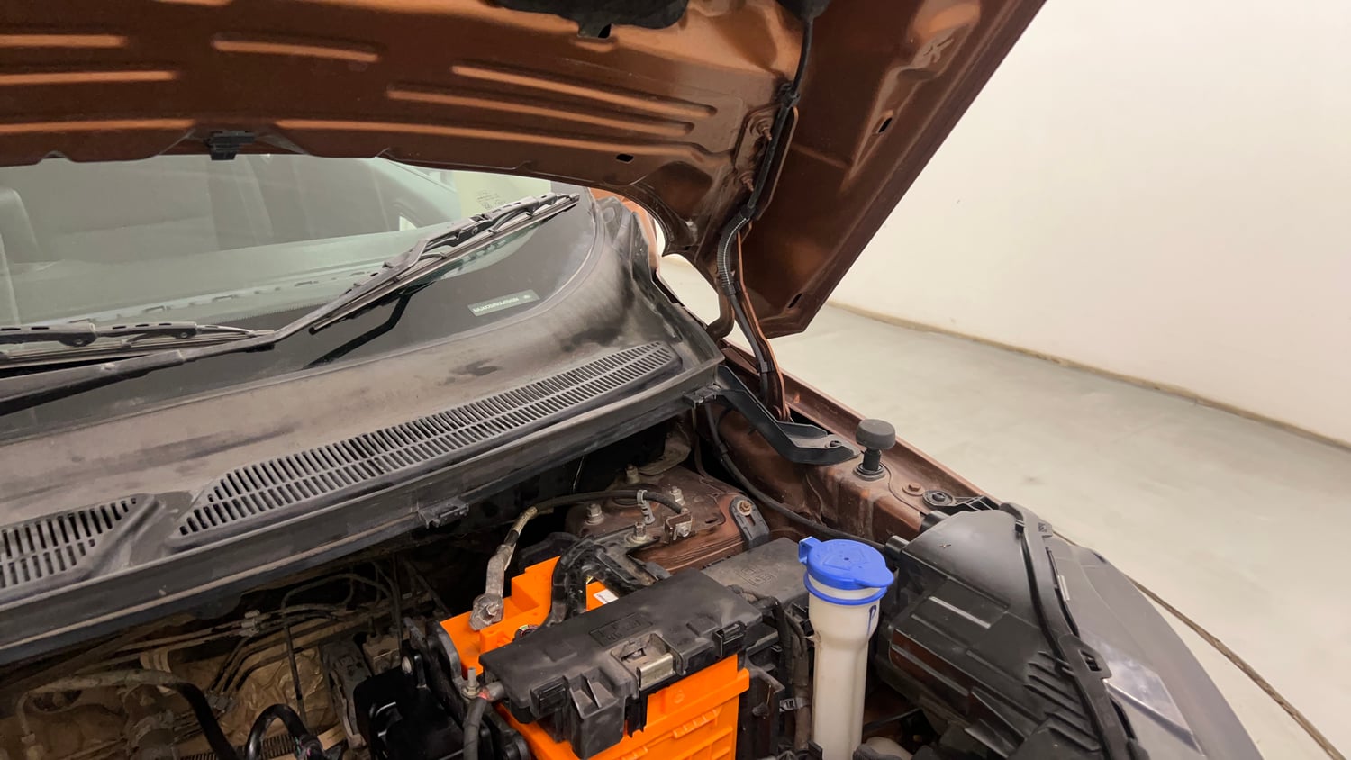 Used 2018 Ford EcoSport Titanium 1.5L Ti-VCT Petrol Manual engine ENGINE LEFT SIDE HINGE & APRON VIEW