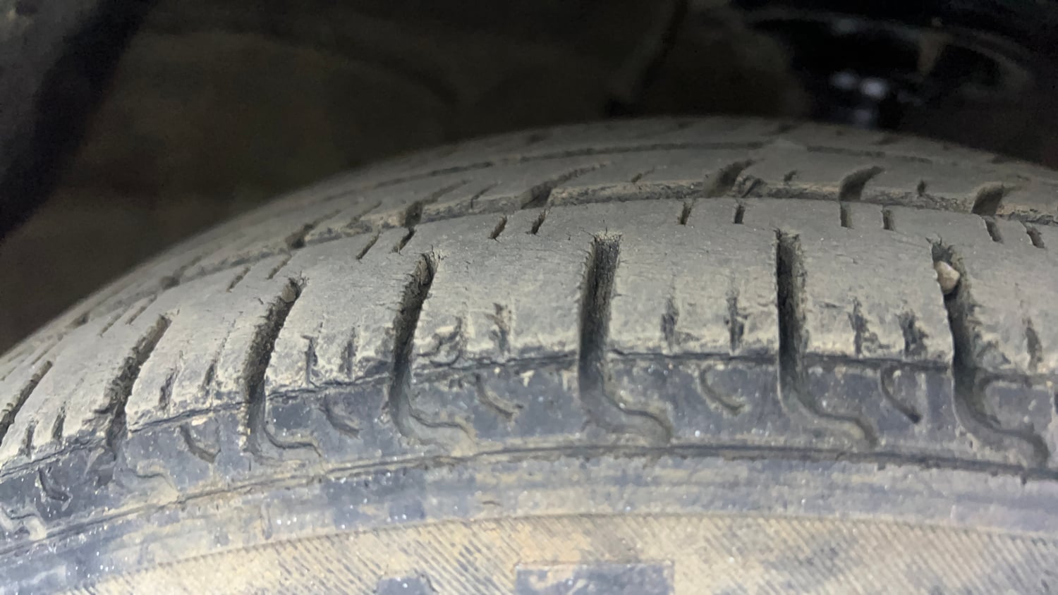 Used 2017 Hyundai Grand i10 Asta AT 1.2 Kappa VTVT (O) Petrol Automatic tyres RIGHT FRONT TYRE TREAD VIEW