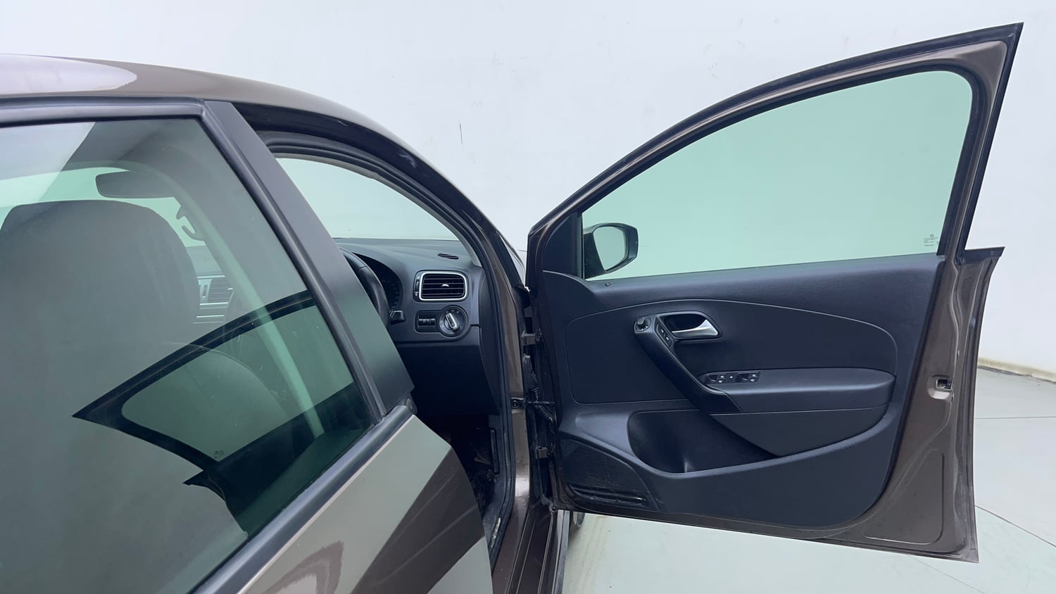 Used 2021 Volkswagen Polo Highline Plus 1.0L TSI Petrol Manual interior RIGHT FRONT DOOR OPEN VIEW