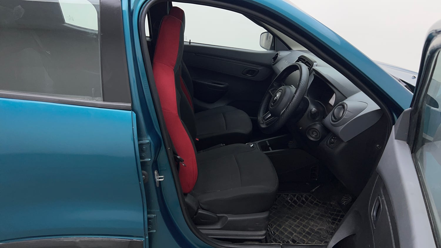 Used 2022 Renault Kwid RXT 1.0 AMT (O) Petrol Automatic interior RIGHT SIDE FRONT DOOR CABIN VIEW